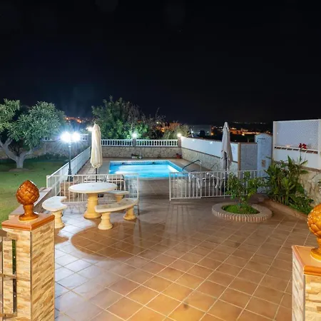 Lola Casitas Select Villa Nerja