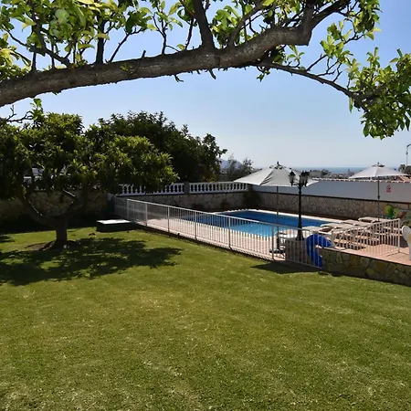 Lola Casitas Select Villa Nerja